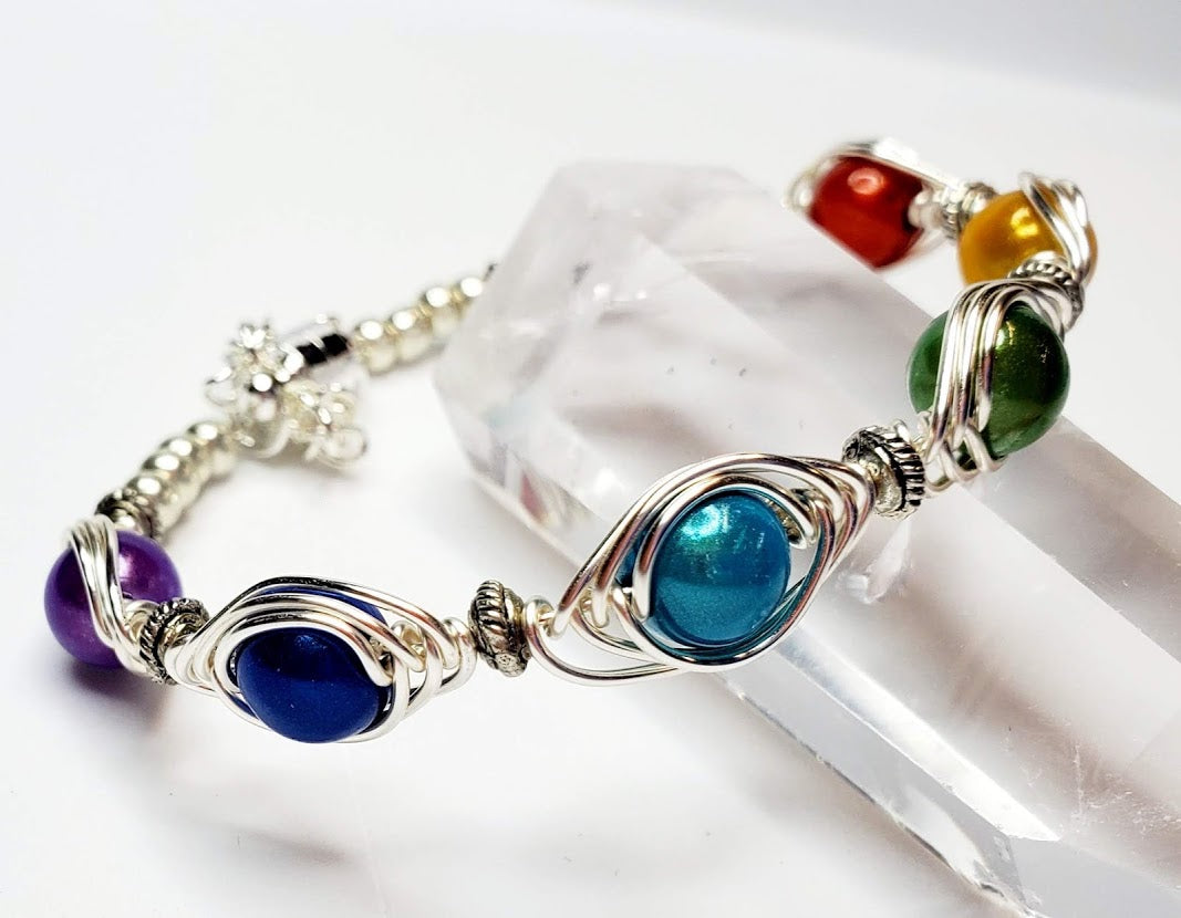 Miracle beads have a rich intense coating giving them an 'eye popping' response.  Magnetic clasp with 2" safety chain. Herring bone wrapped using 20 gauge artistic wire.