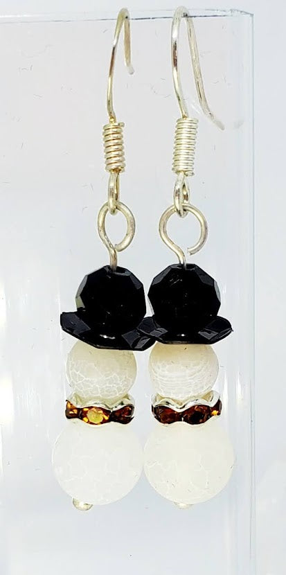 Opaque cracked agate stone with Amber rondell collar. Silver tone wire. 1.25" long.